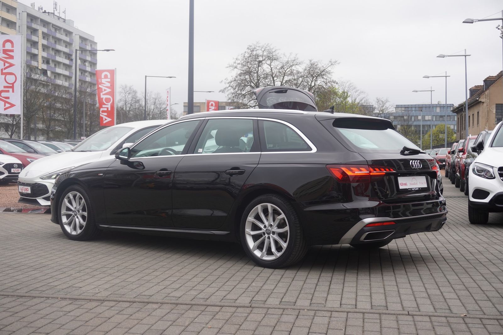 Audi A4 35 2.0 TFSI Avant S-line - Samsaru's Car Outlet