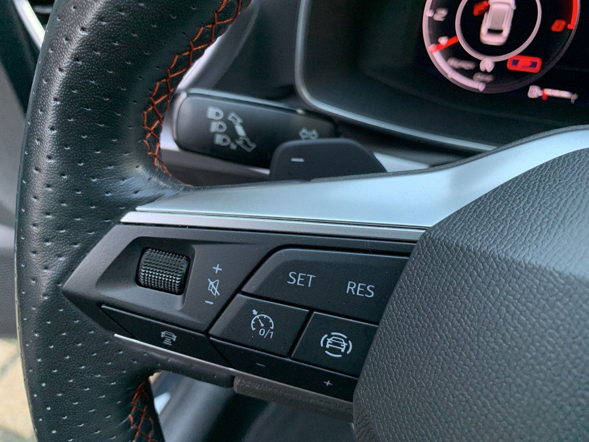 Seat Leon SPORTSTOURER FR 1.5 eTSI LED+KAMERA+AHK+SHZ