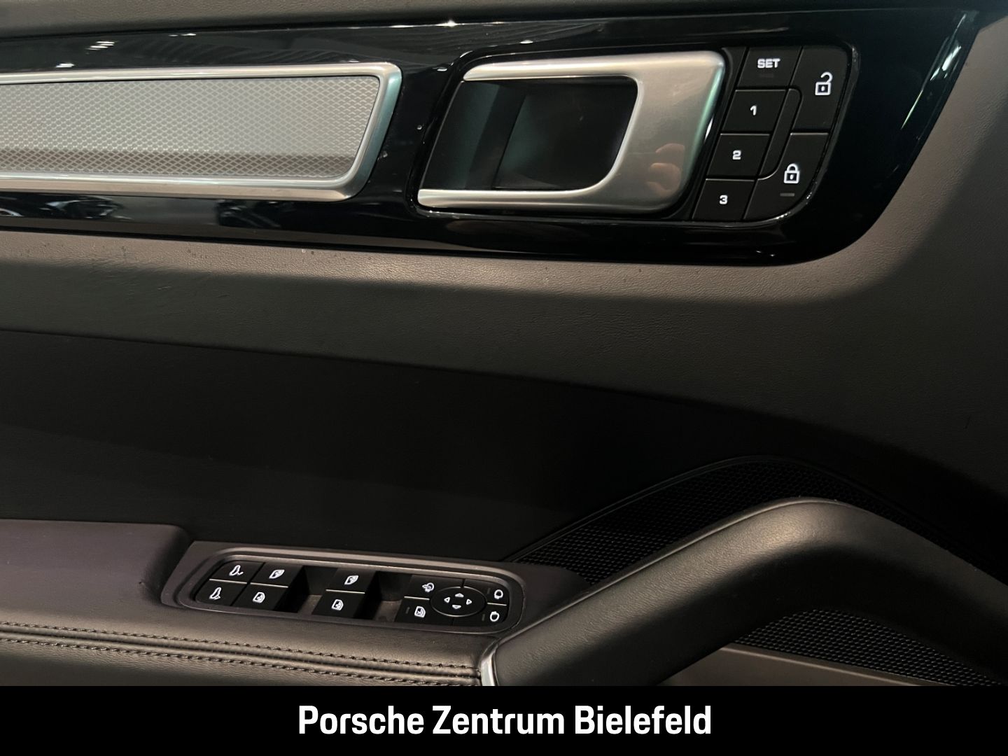 Porsche Cayenne GTS Coupe BOSE Panoramadach InnoDrive