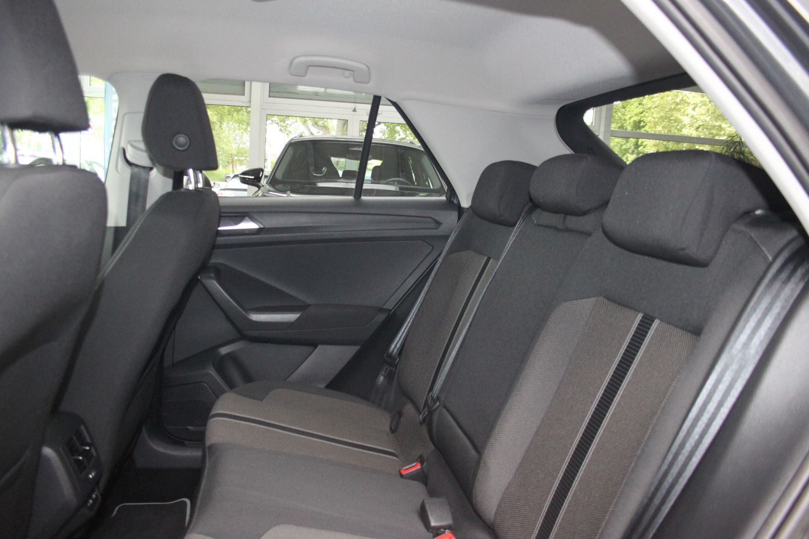 Volkswagen T-Roc R-Line DSG - Samsaru's Car Outlet