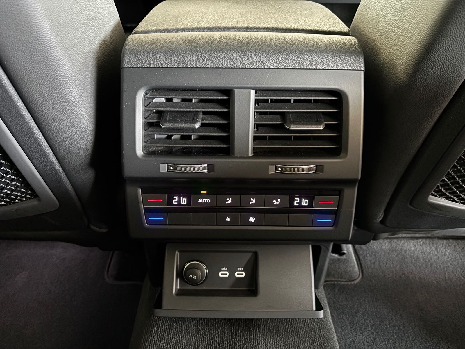 Volkswagen Touareg 3.0 TDI 4Motion - Samsaru's Car Outlet