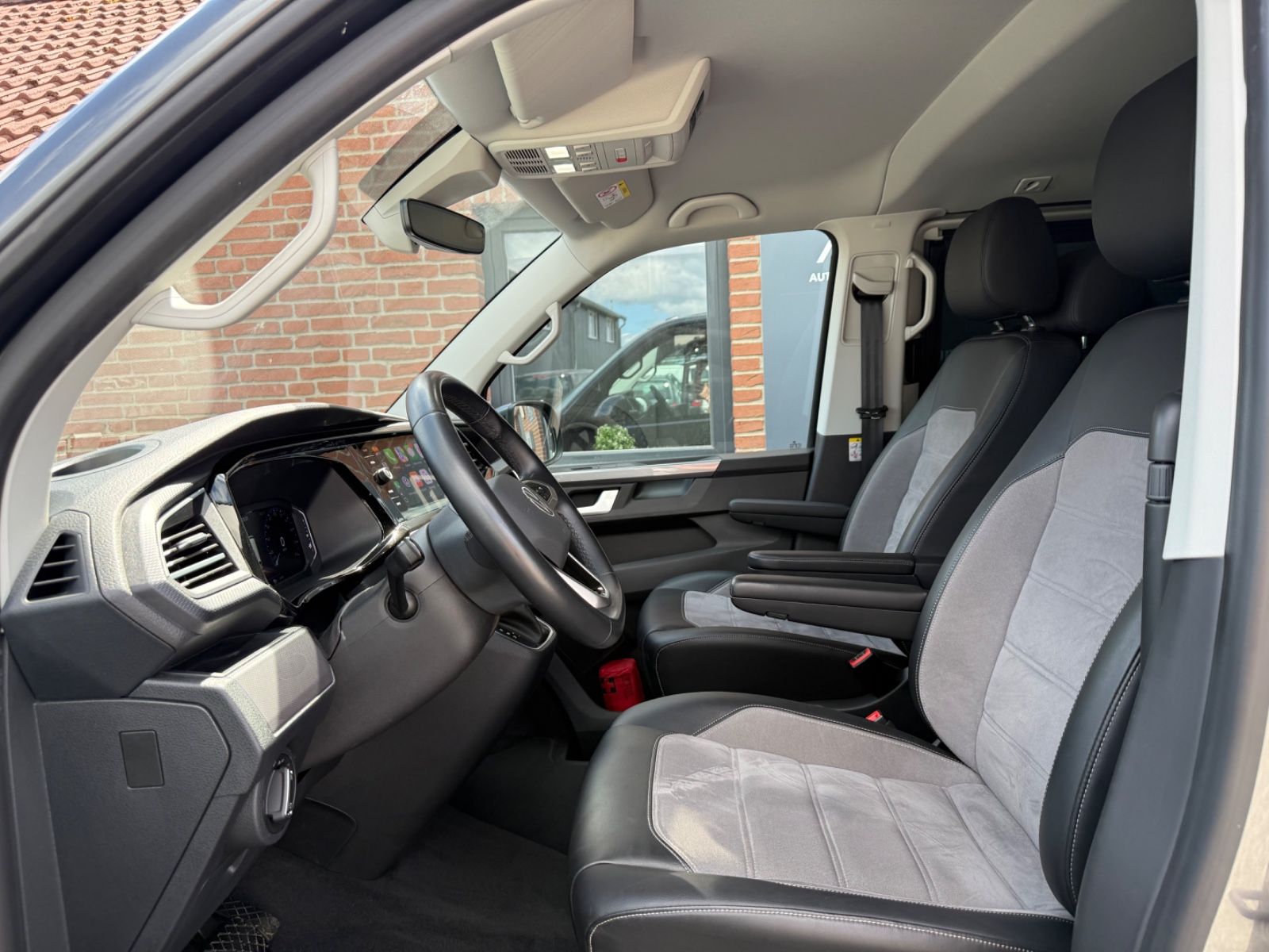 Volkswagen T6.1 Multivan 2.0 TDI DSG Generation Six - Samsaru's Car Outlet