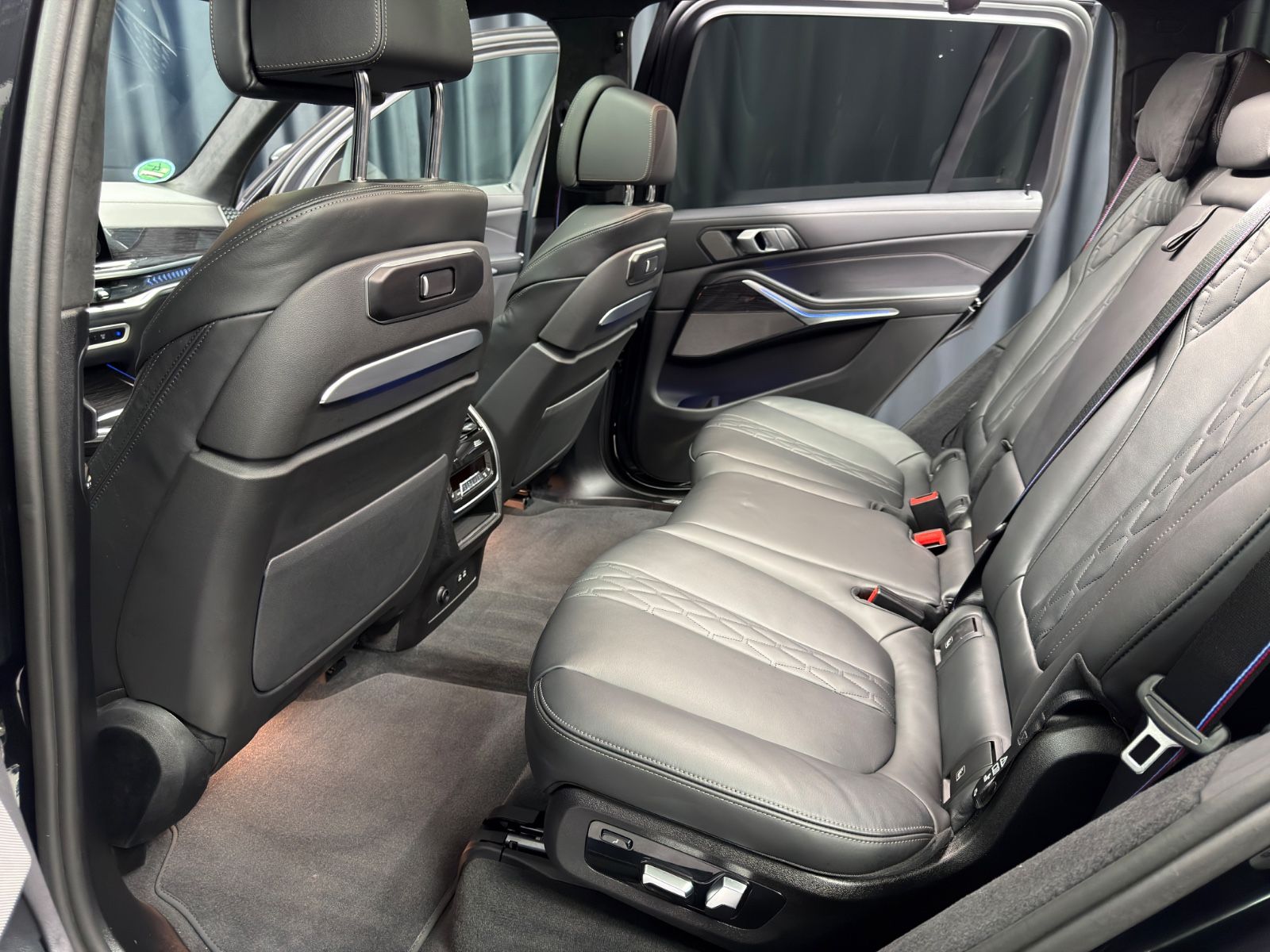 BMW X7 xDrive 40d M SPORT PRO|LUFT|PANO|7-SITZER|AHK