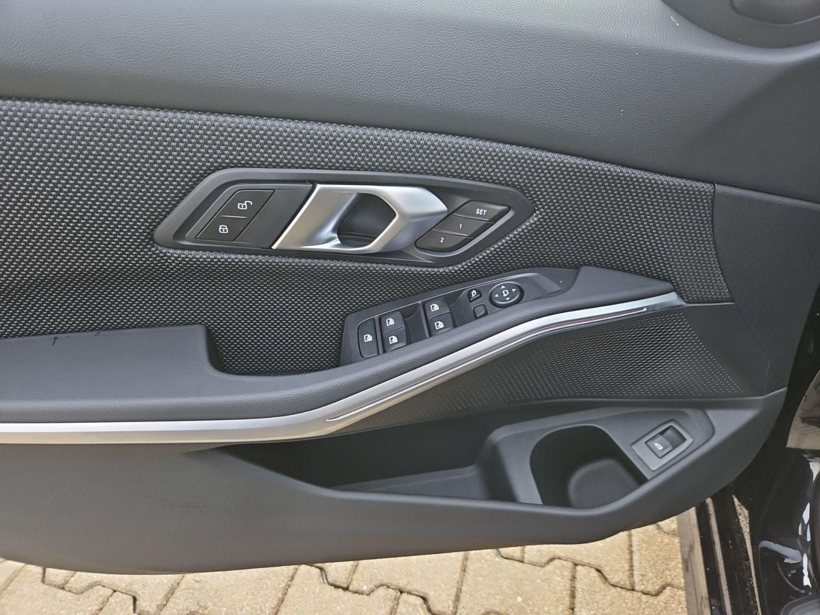 BMW 318d Touring/NAVI/AHK/LED/DAB/HUD/LiveCockpit