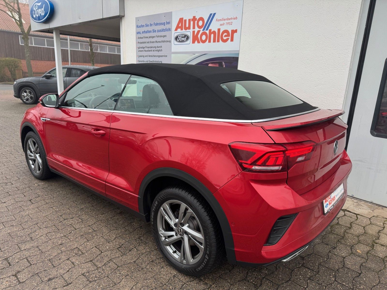 Volkswagen T-Roc R-Line - Samsaru's Car Outlet