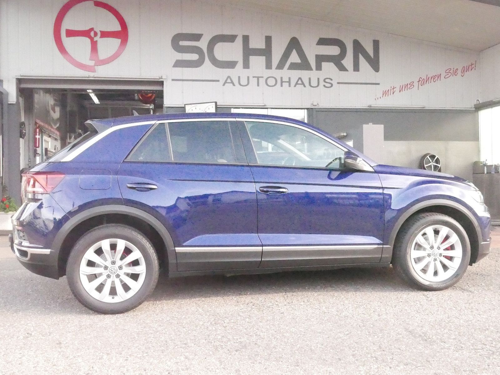 Volkswagen T-Roc Sport - Samsaru's Car Outlet