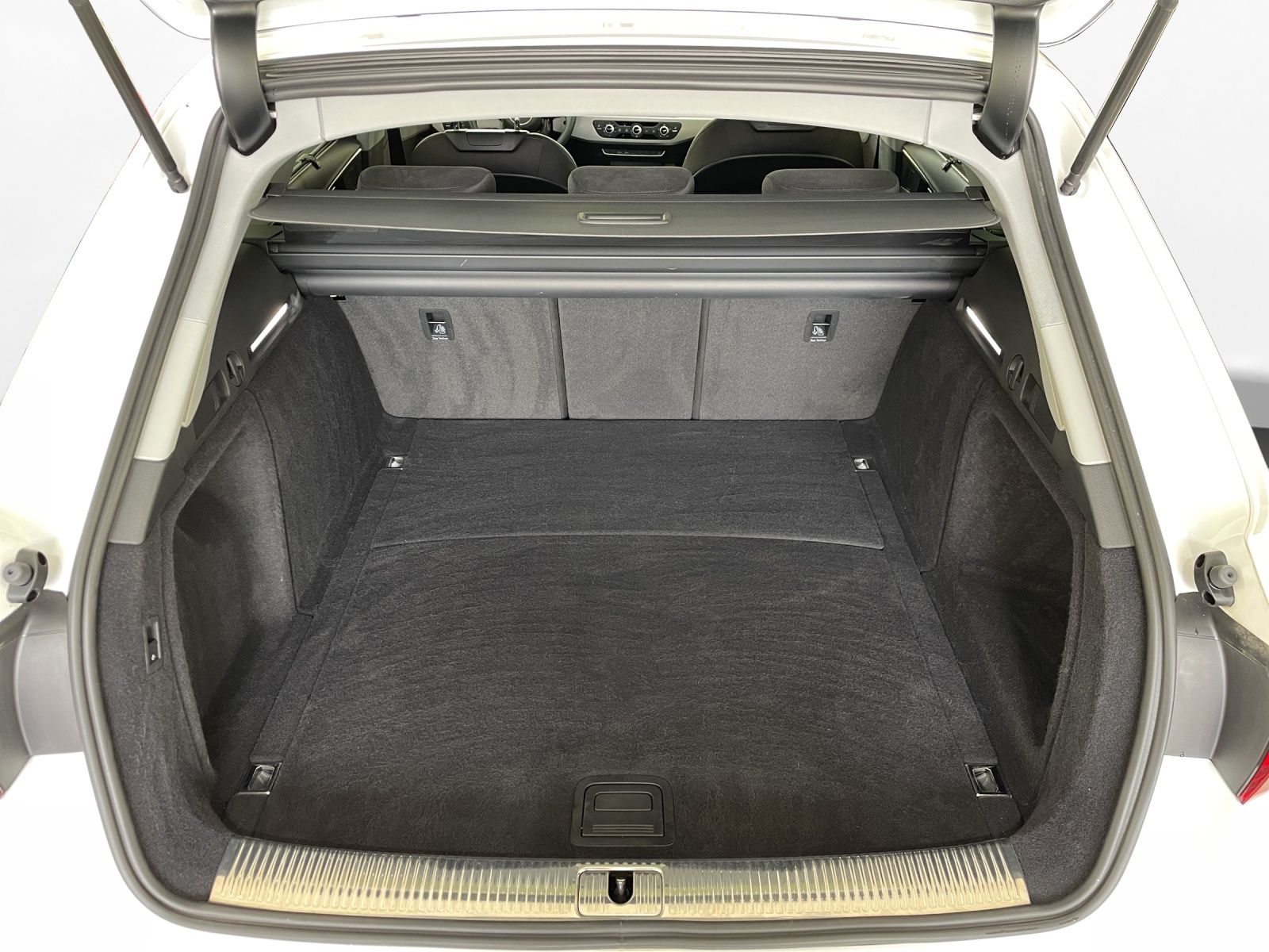 Audi A4 Avant 35 TFSI S tronic advanced - Samsaru's Car Outlet
