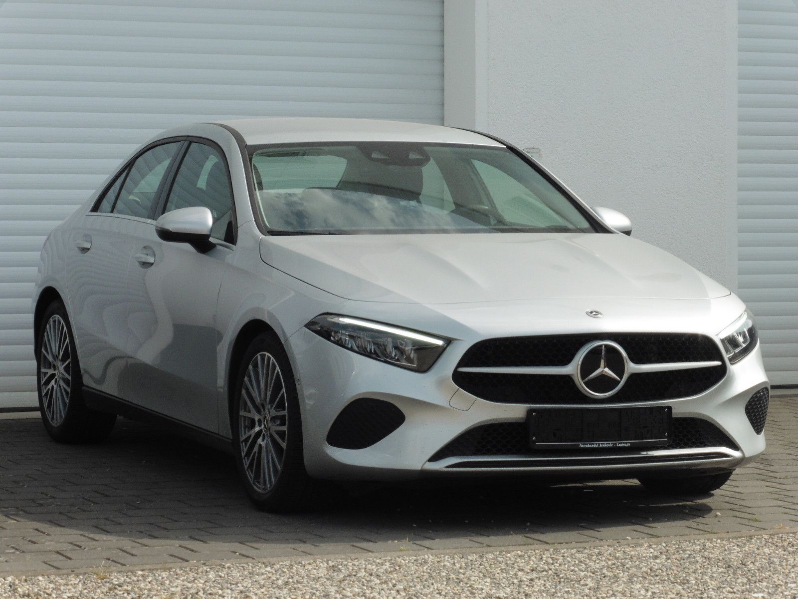 Mercedes-Benz A 180 d Lim DCT - Samsaru's Car Outlet