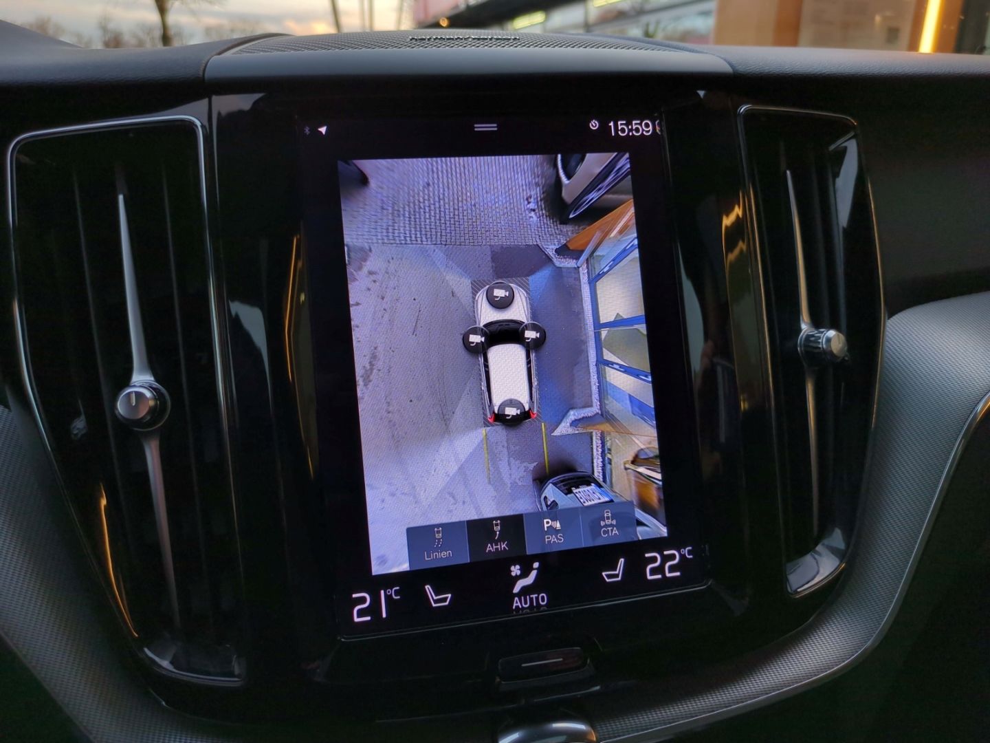 Volvo XC60 R Design Recharge Plug-In Hybrid AWD T8 Twi