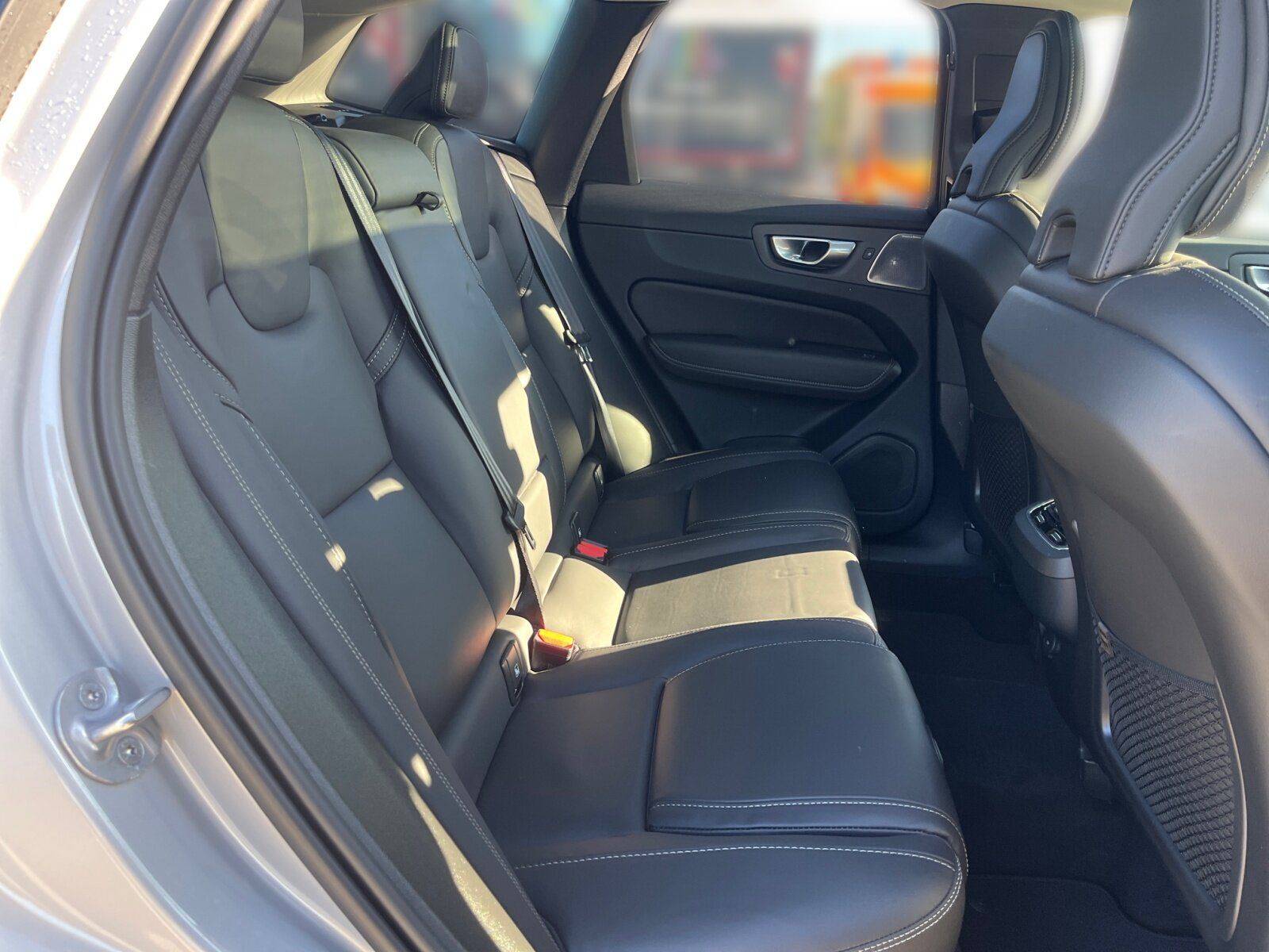 Volvo XC60 B5 AWD Ultimate Dark SHD+AHK+NAVI+360°K