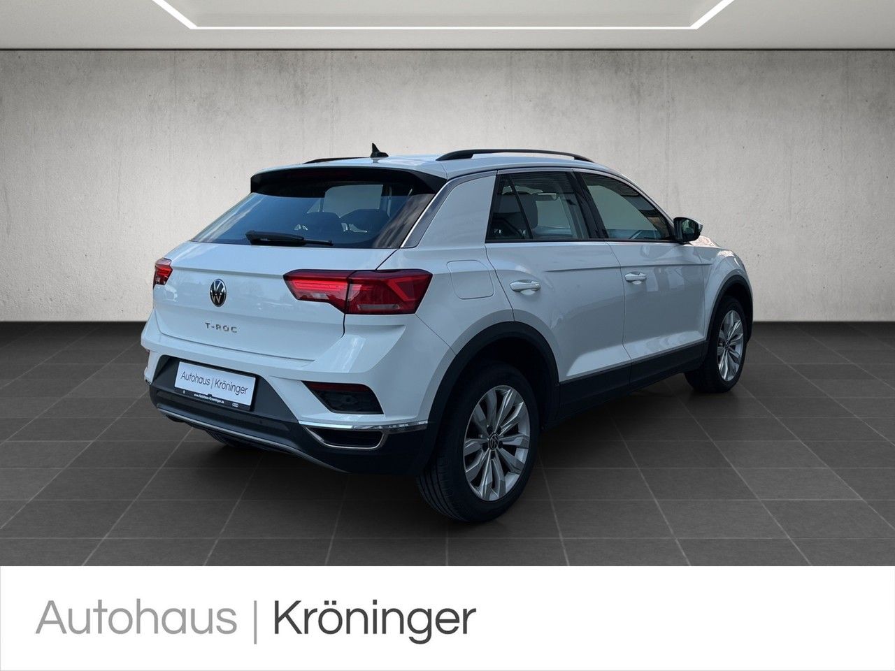Volkswagen T-Roc 1.5 TSI DSG Style - Samsaru's Car Outlet