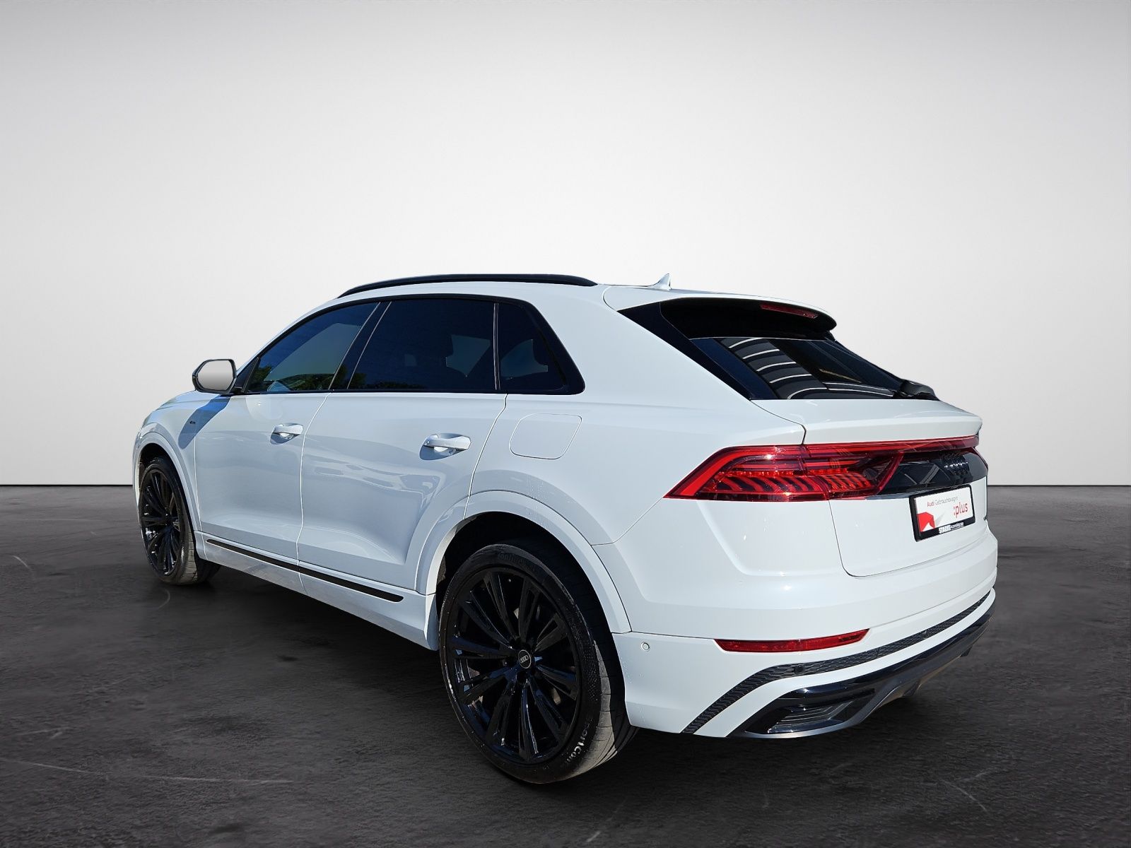 Audi Q8 55 TFSI e tiptronic quattro S-line - Samsaru's Car Outlet