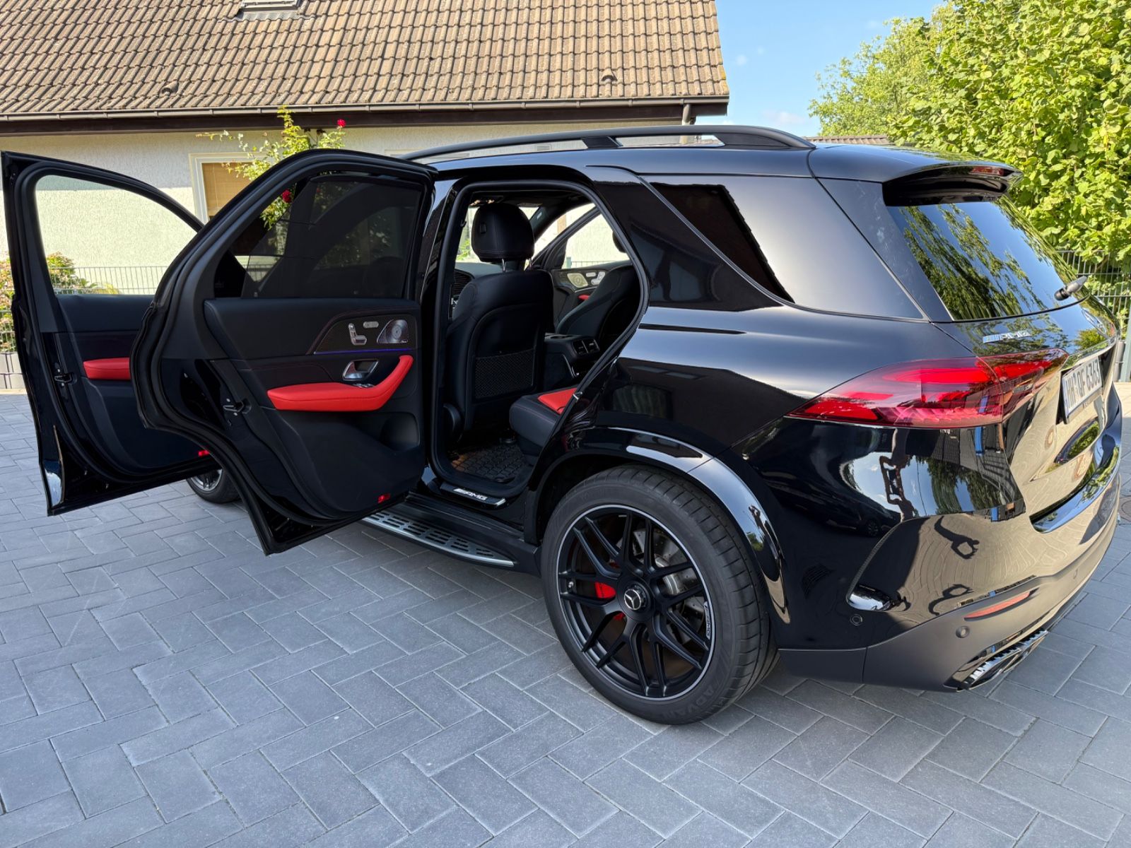 Mercedes-Benz GLE 63 AMG Black Red Seats Carbon