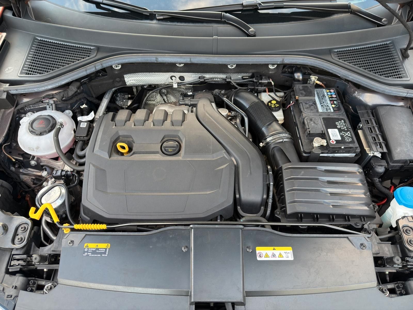 Volkswagen T-Roc United - Samsaru's Car Outlet