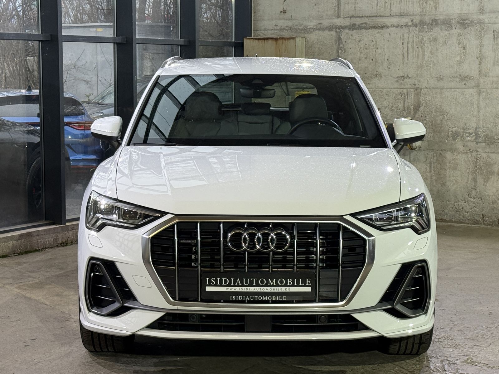 Audi Q3 45 S line - Samsaru's Car Outlet
