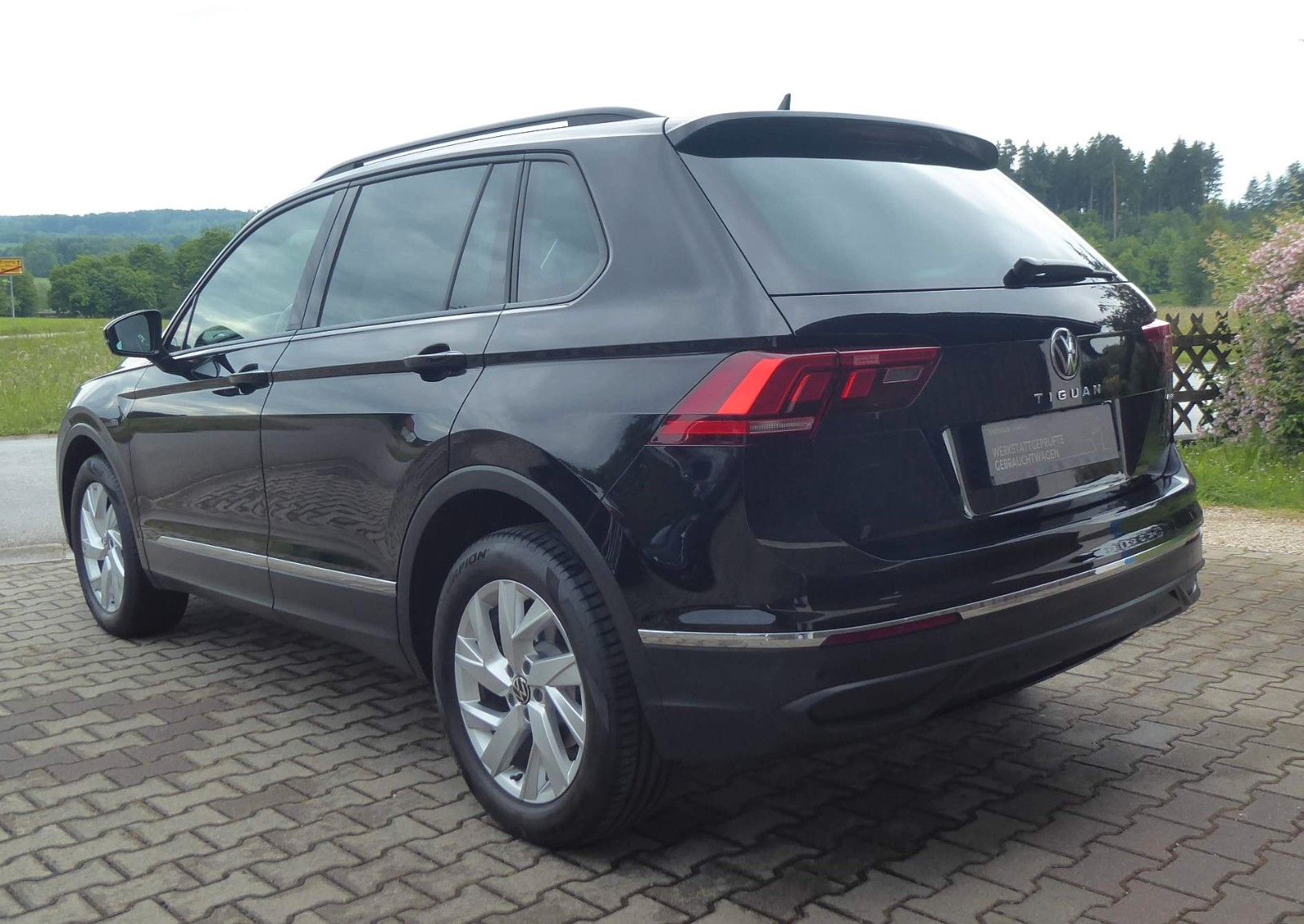 Volkswagen Tiguan Life 4Motion 2.0 TDI - Samsaru's Car Outlet