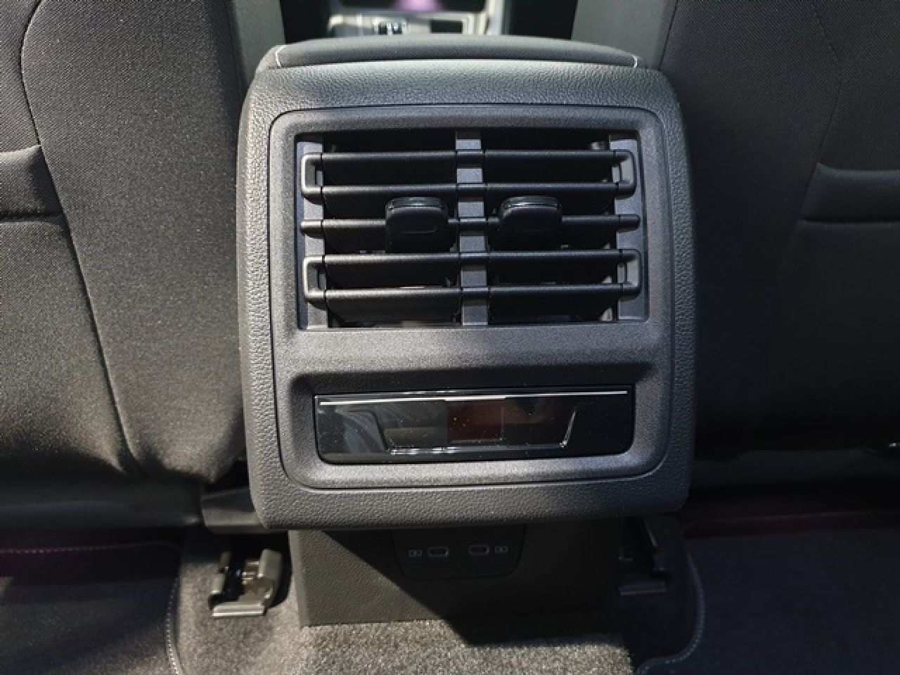 Volkswagen Golf 1.5 eTSI Active DSG - Samsaru's Car Outlet