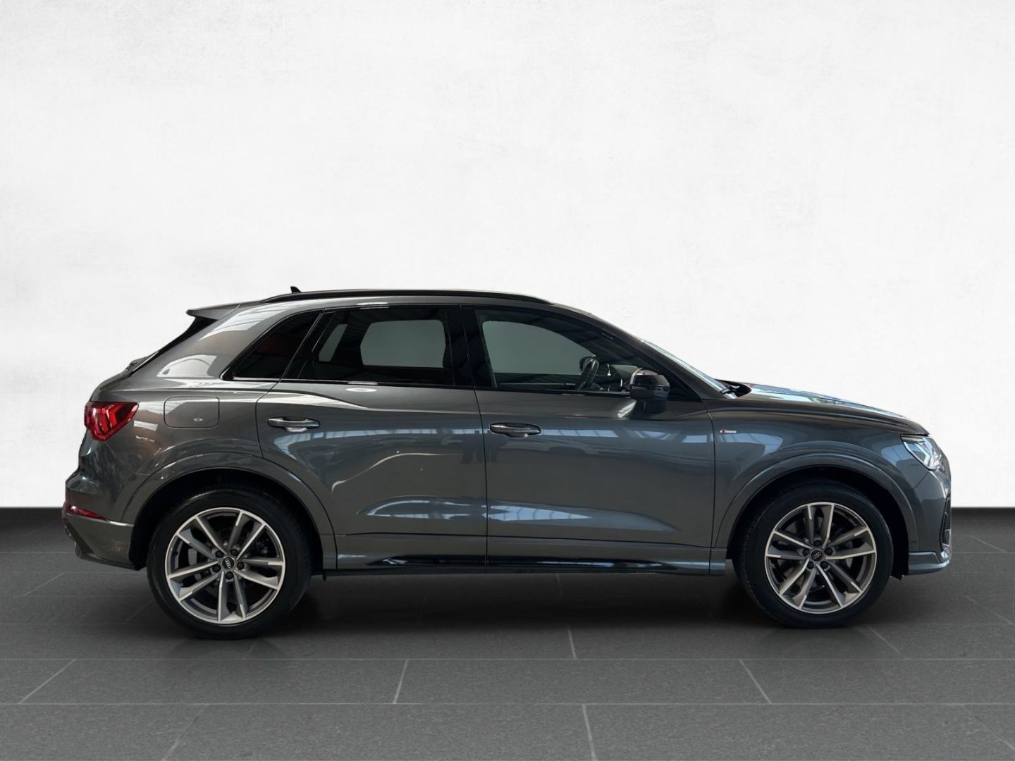 Audi Q3 40 TDI S-tronic S-line - Samsaru's Car Outlet