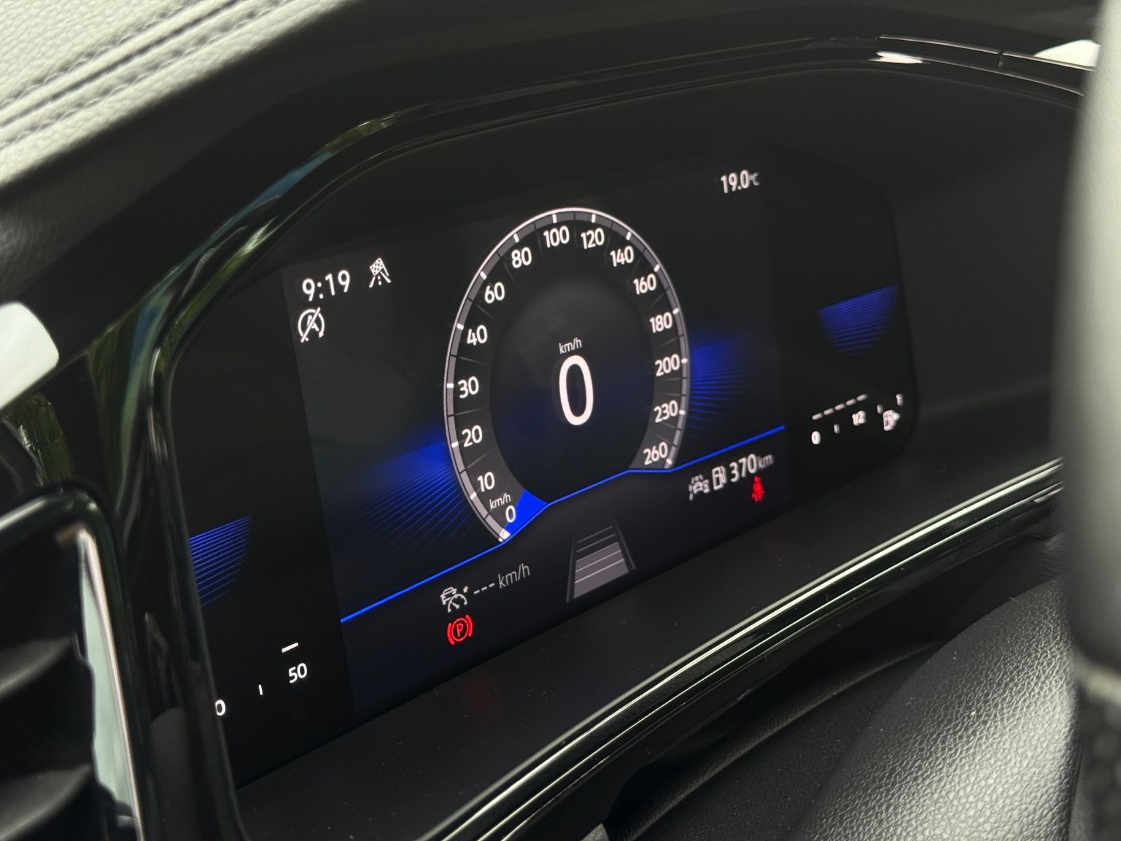 Volkswagen T-Roc TDI R-Line - Samsaru's Car Outlet
