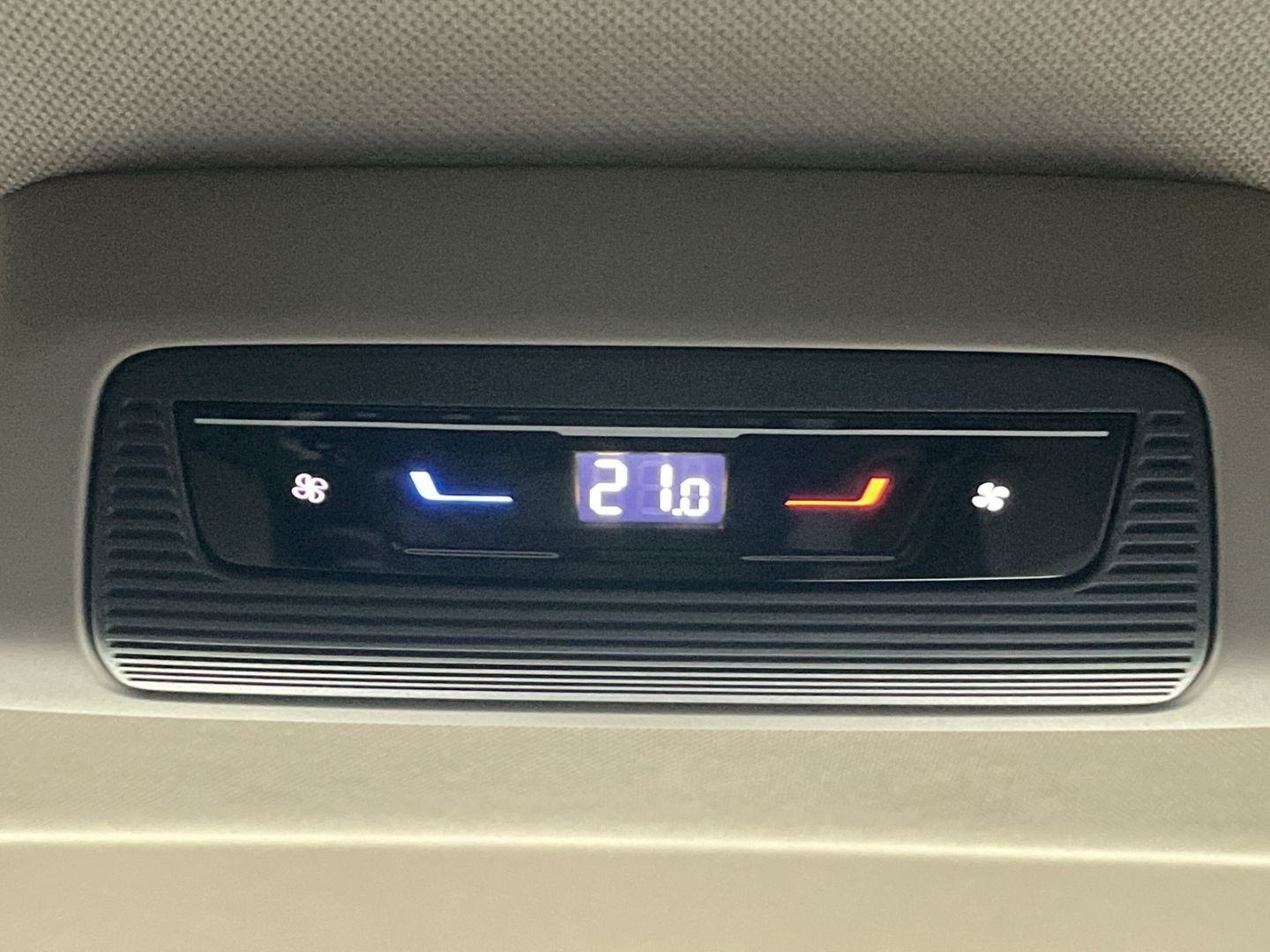 Volkswagen T7 Multivan 2.0 TDI DSG - Samsaru's Car Outlet