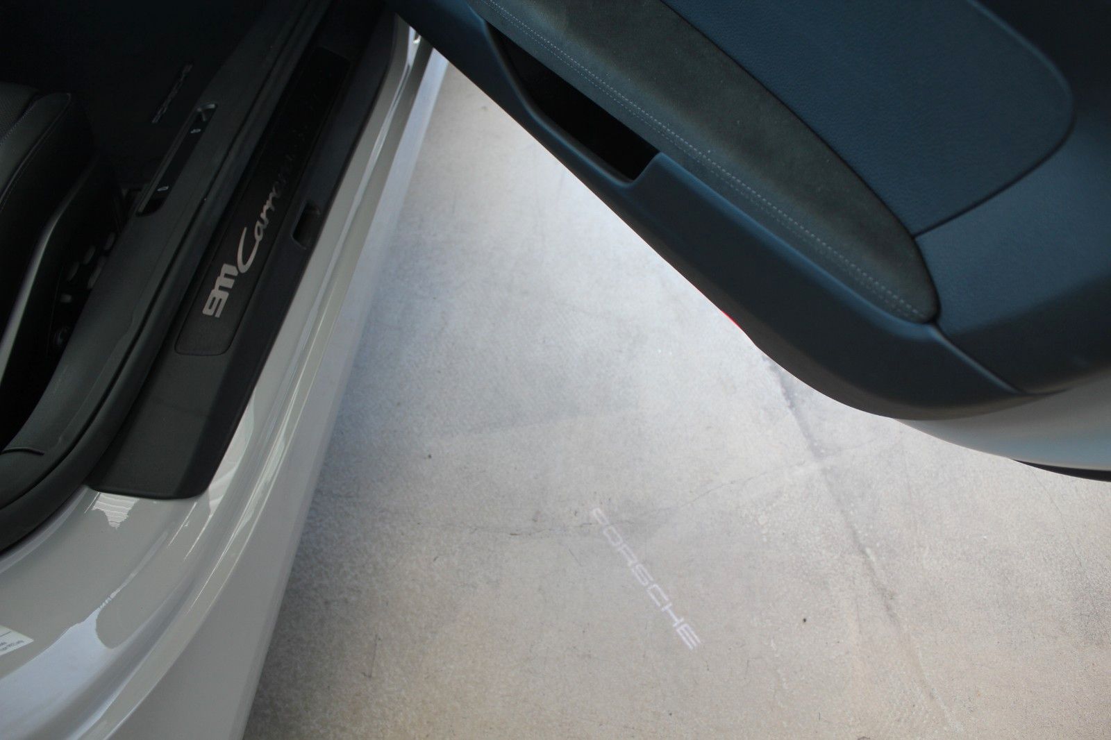 Porsche 992 Carrera 4 GTS RHD/ACC/Sportabgas/Lift/S-Dach