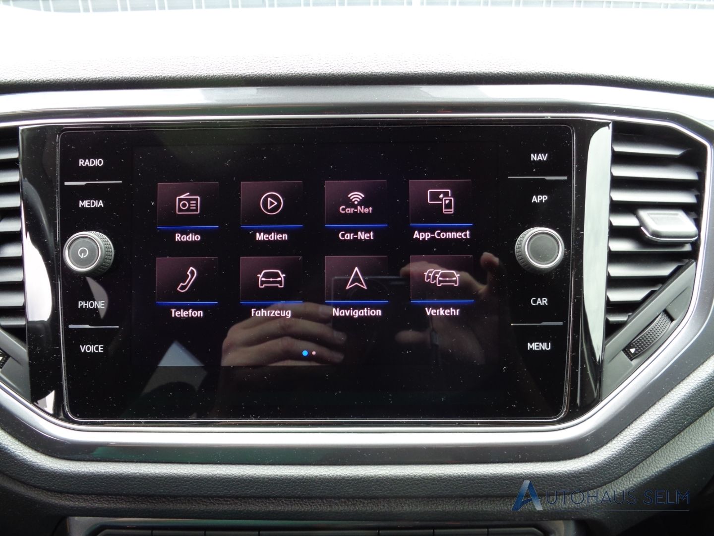 Volkswagen T-Roc 1.6 TDI IQ.DRIVE - Samsaru's Car Outlet