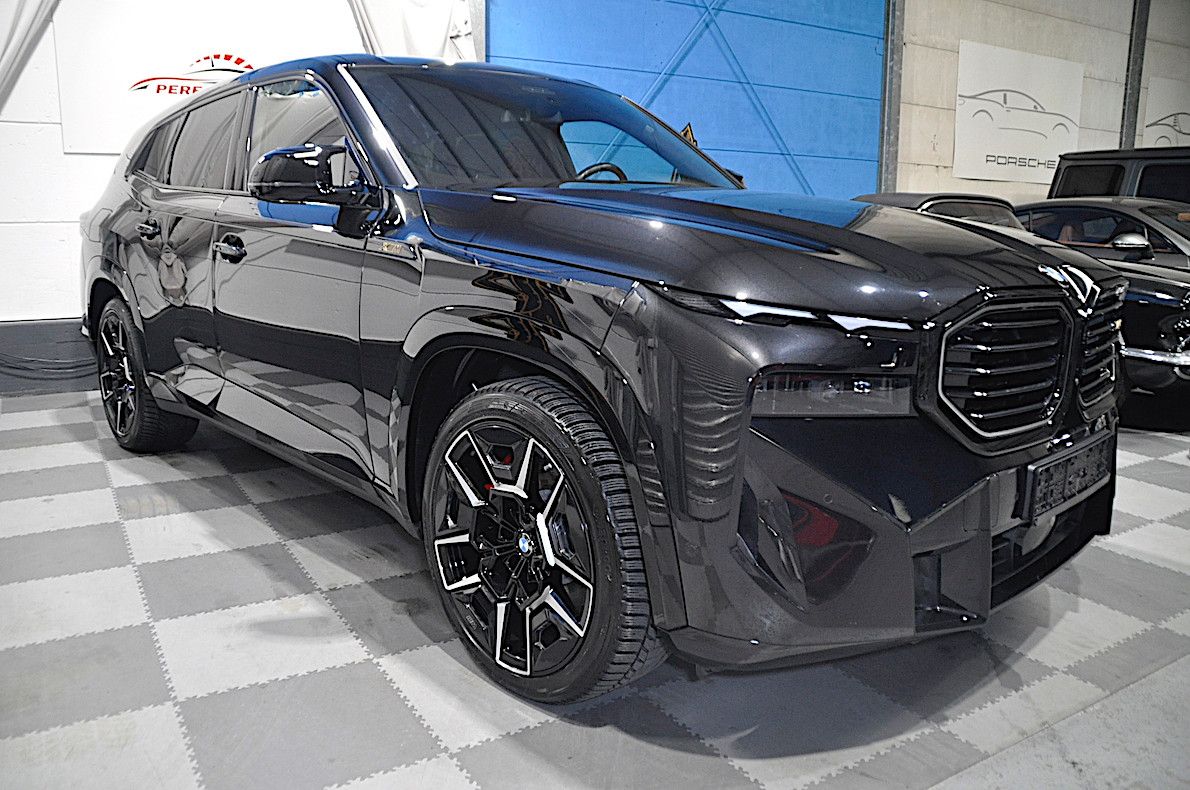 BMW XM 4.4-DRIVER PACKAGE-ALL IN BLACK