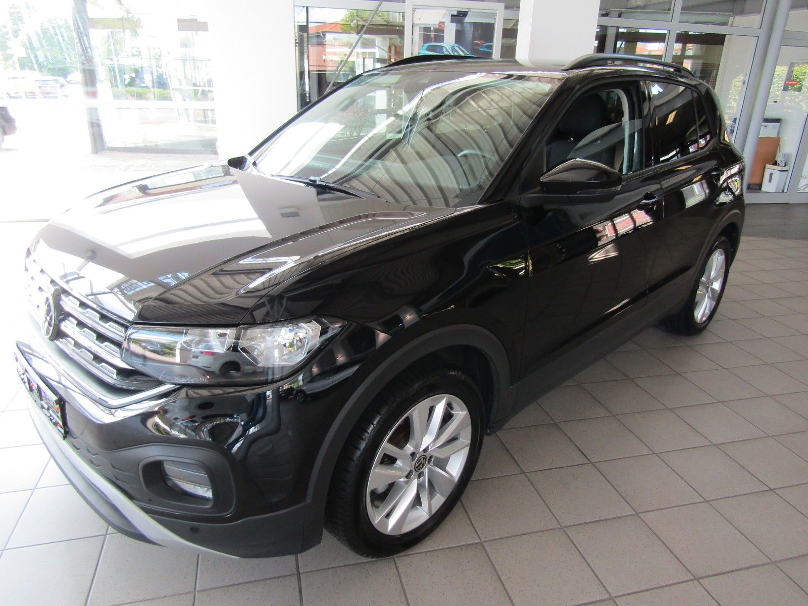 Volkswagen T-Cross Life 1.0 TSI DSG - Samsaru's Car Outlet