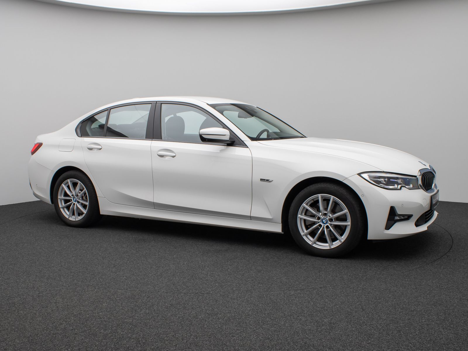 BMW 320e - Samsaru's Car Outlet