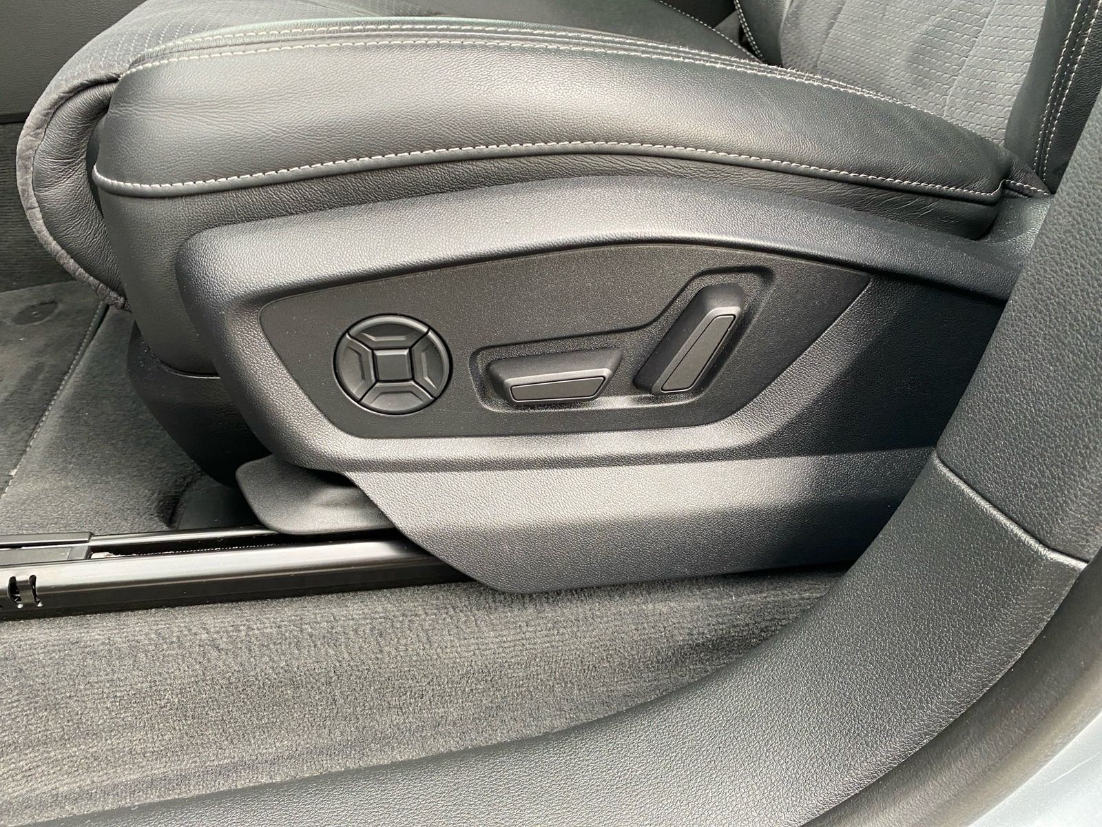 Audi Q8 50 TDI S line quattro Tiptronic HD-Matrix Pan