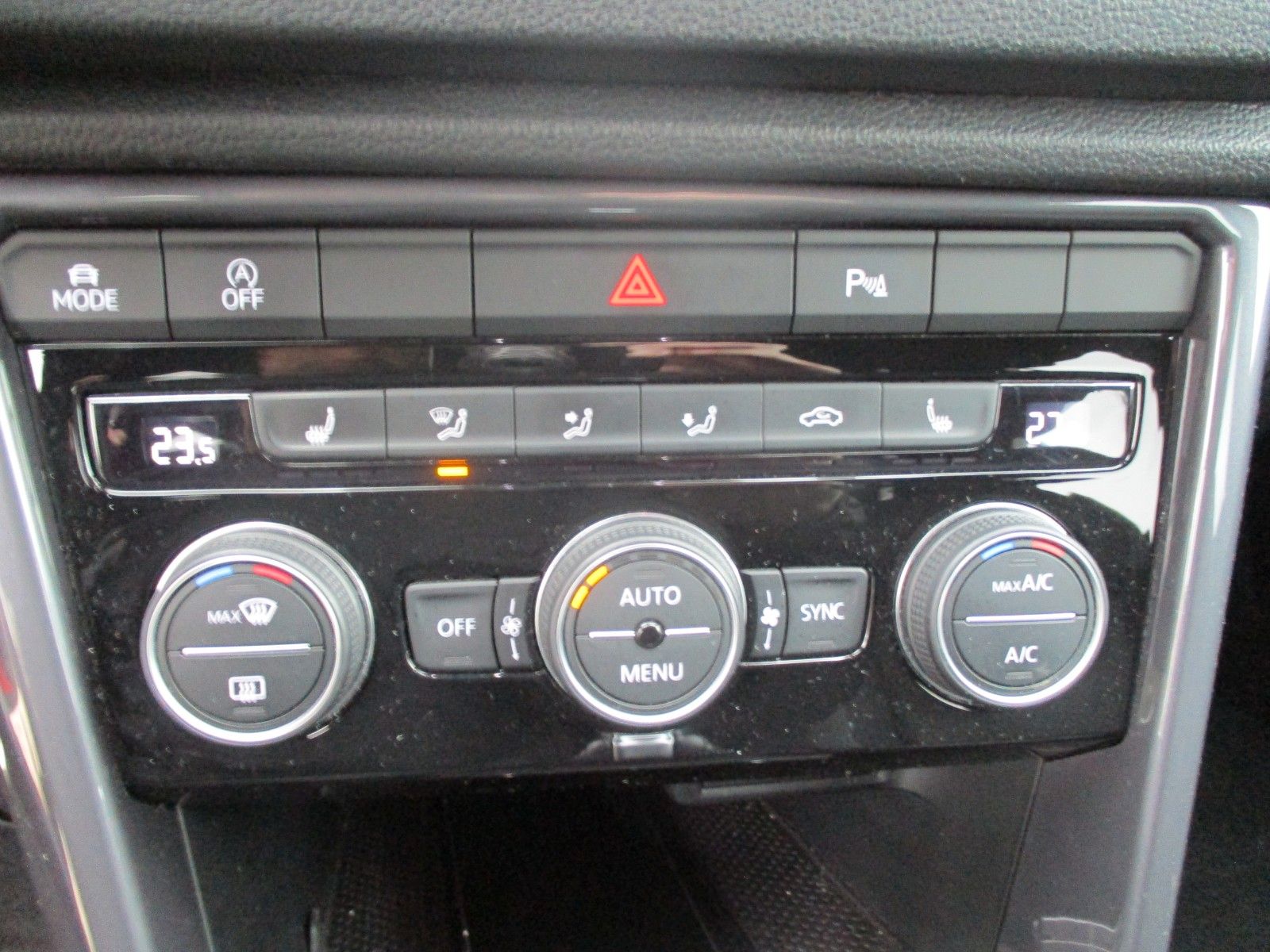 Volkswagen T-Roc Sport - Samsaru's Car Outlet