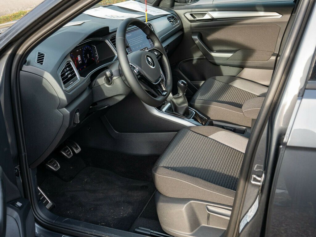 Volkswagen T-Roc 1.5 TSI Active - Samsaru's Car Outlet