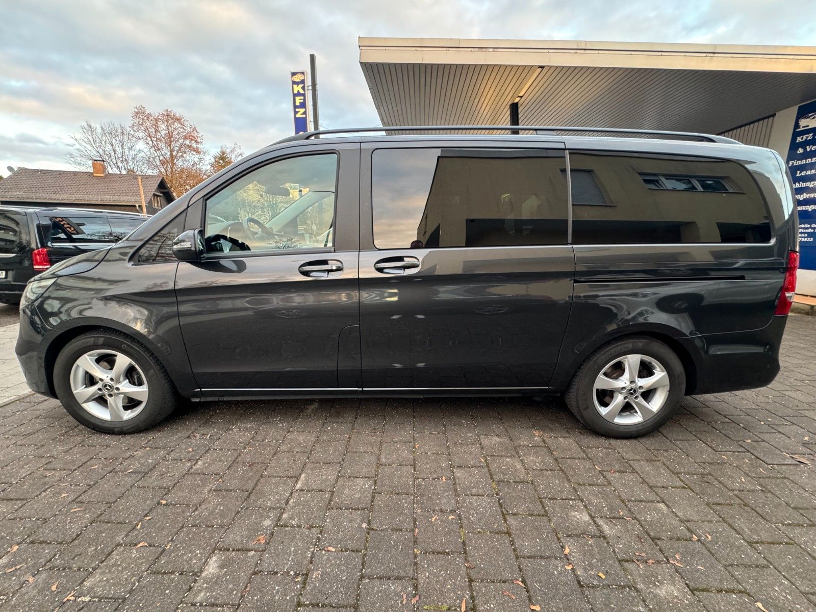 Mercedes-Benz V 300 d EDITION - Samsaru's Car Outlet