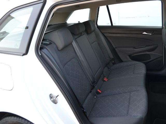 Volkswagen Golf VIII Variant 2.0 TDI Life - Samsaru's Car Outlet