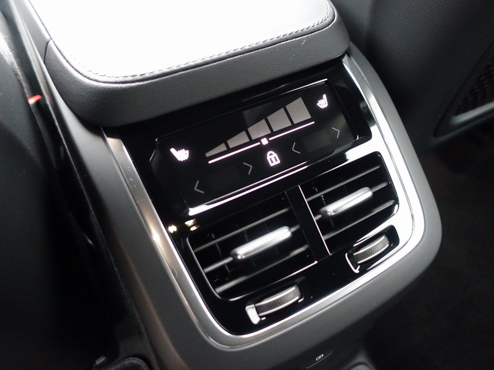 Volvo XC90 Plus Dark T8 AWD Plug-inHybrid/AHK/360°/H&K