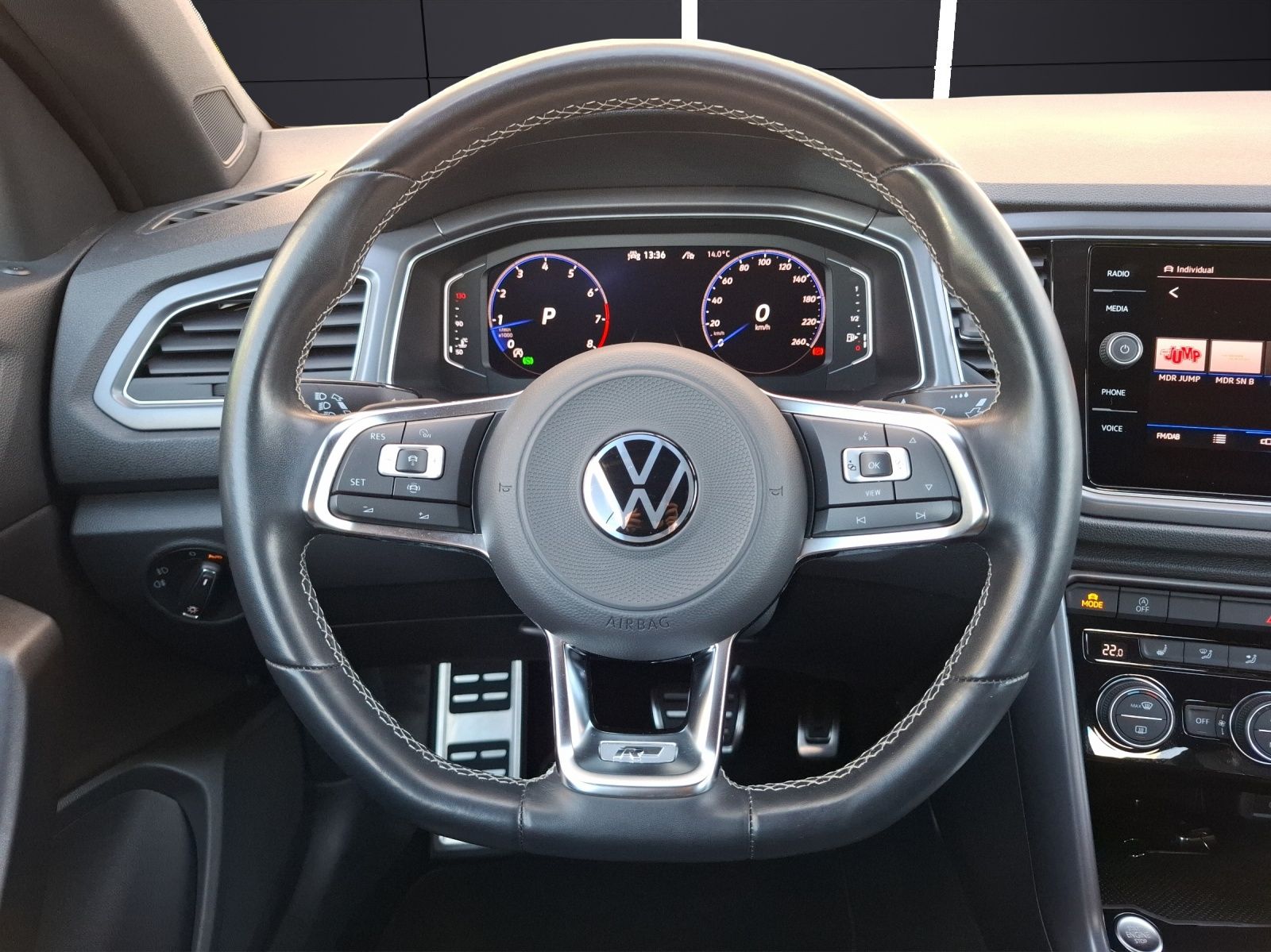 Volkswagen T-Roc TSI R-line DSG - Samsaru's Car Outlet