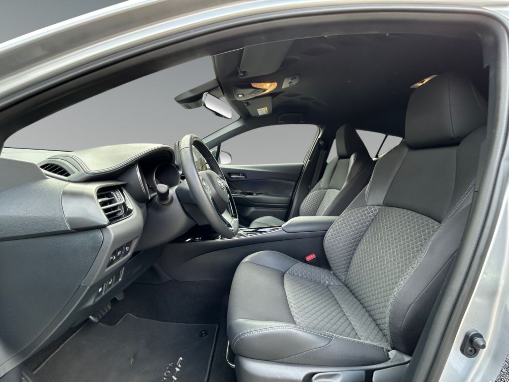Toyota C-HR 2.0 Hybrid - Samsaru's Car Outlet