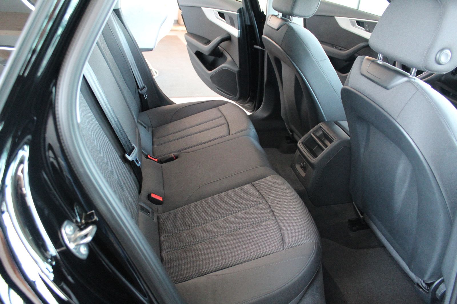 Audi A4 Avant 40 TDI quattro S tronic - Samsaru's Car Outlet