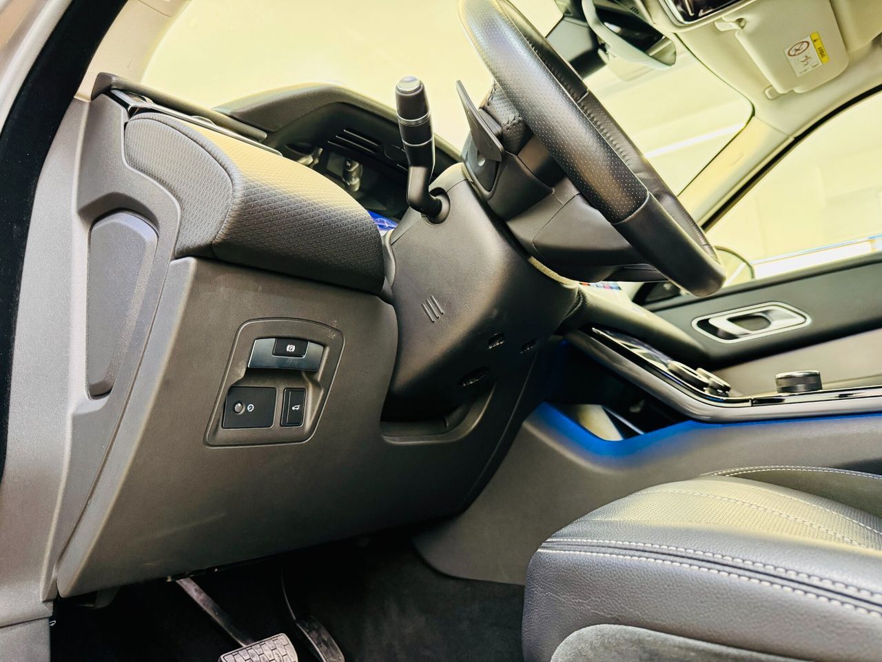 Range Rover Velar 2.0D - Samsaru's Car Outlet
