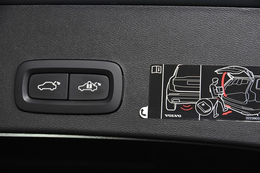 Volvo XC40 T4 Recharge Inscription - Samsaru's Car Outlet