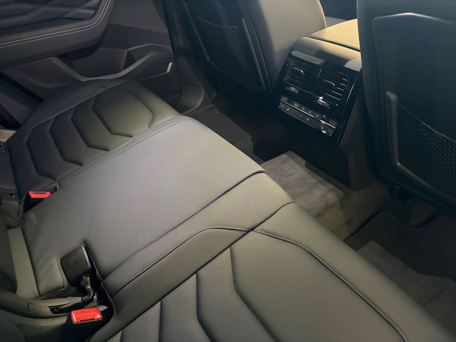 Volkswagen Touareg R-Line 3,0 l V6 TDI Final Edition