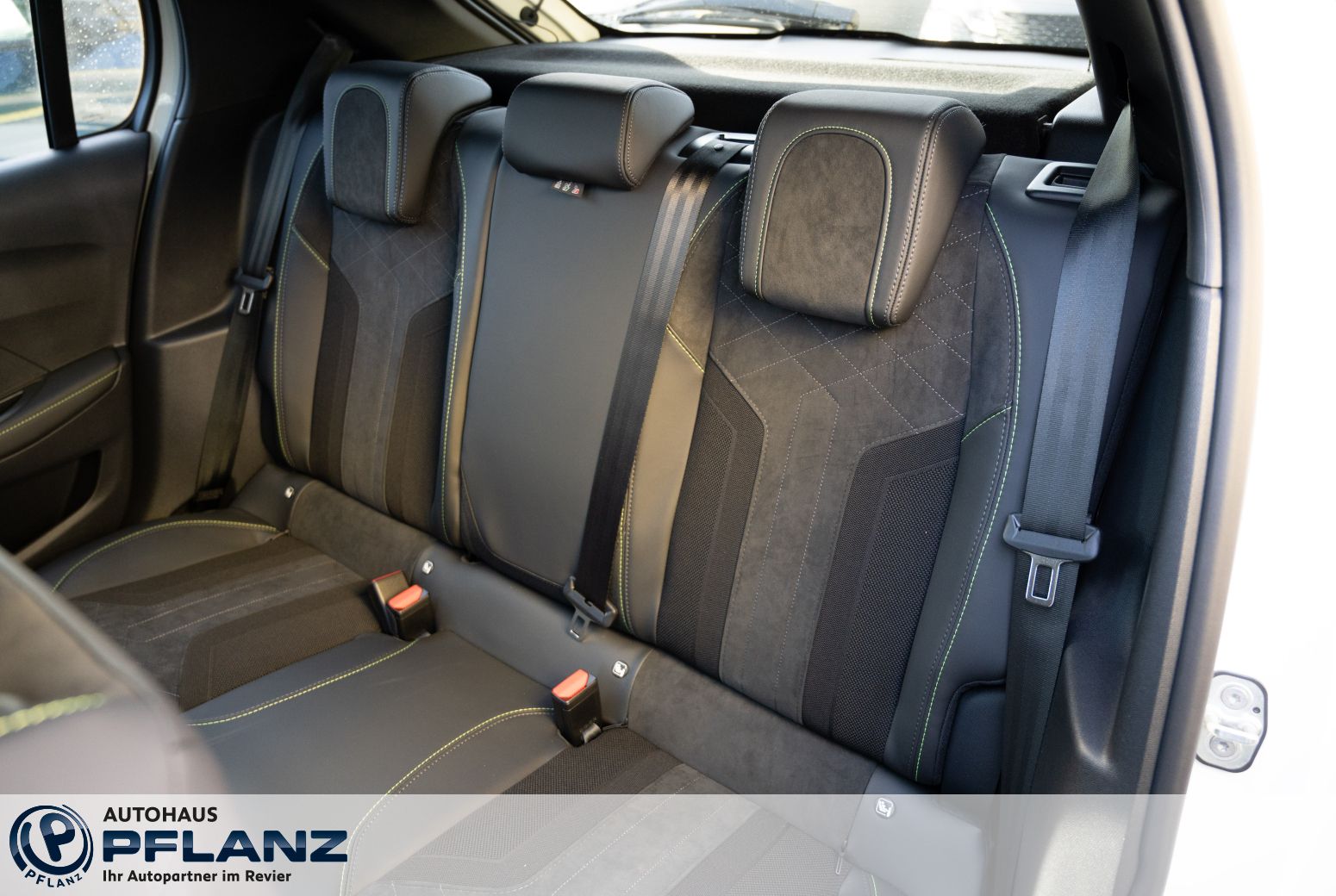 Peugeot e-208 GT Pack - Samsaru's Car Outlet