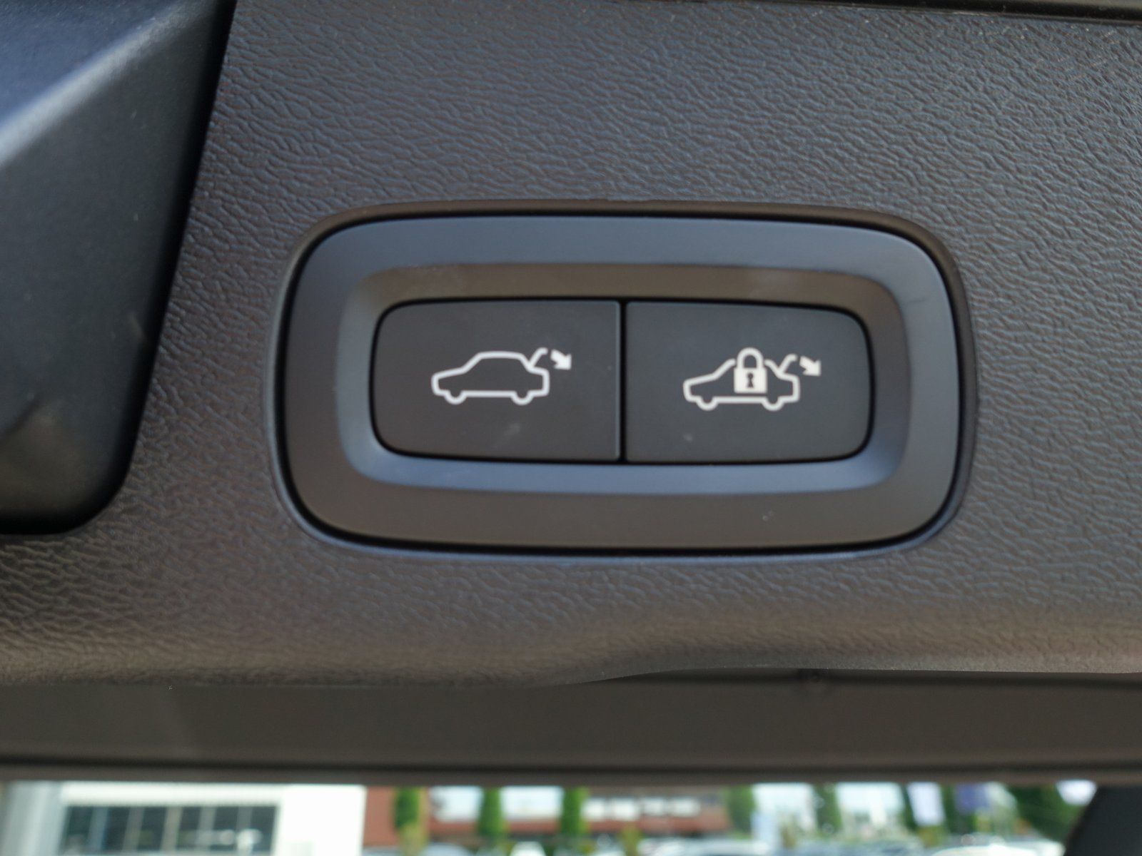 Volvo XC60 Black Edition T8 AWD Plug-in - Samsaru's Car Outlet