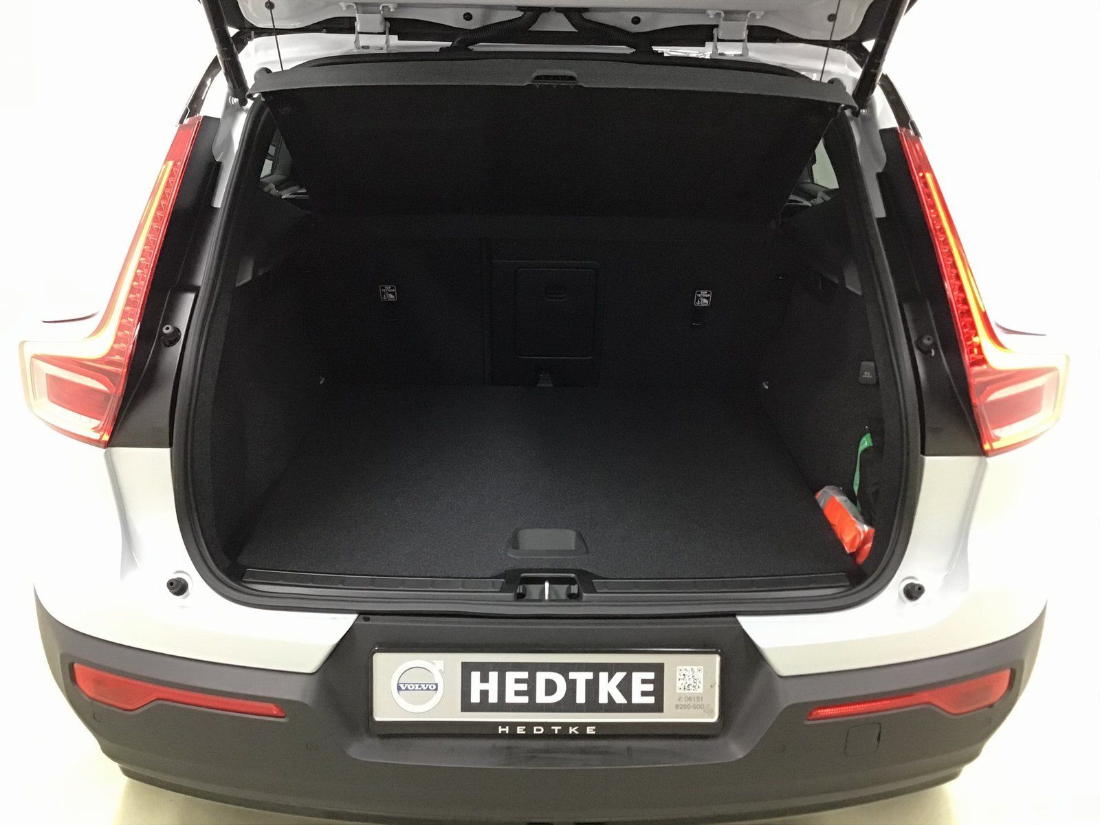 Volvo XC40 B4 Benzin R-Design - Samsaru's Car Outlet