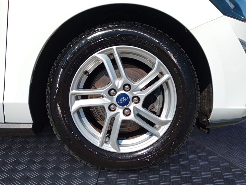 Ford Focus Turnier 2.0 EcoBlue Aut. - Samsaru's Car Outlet