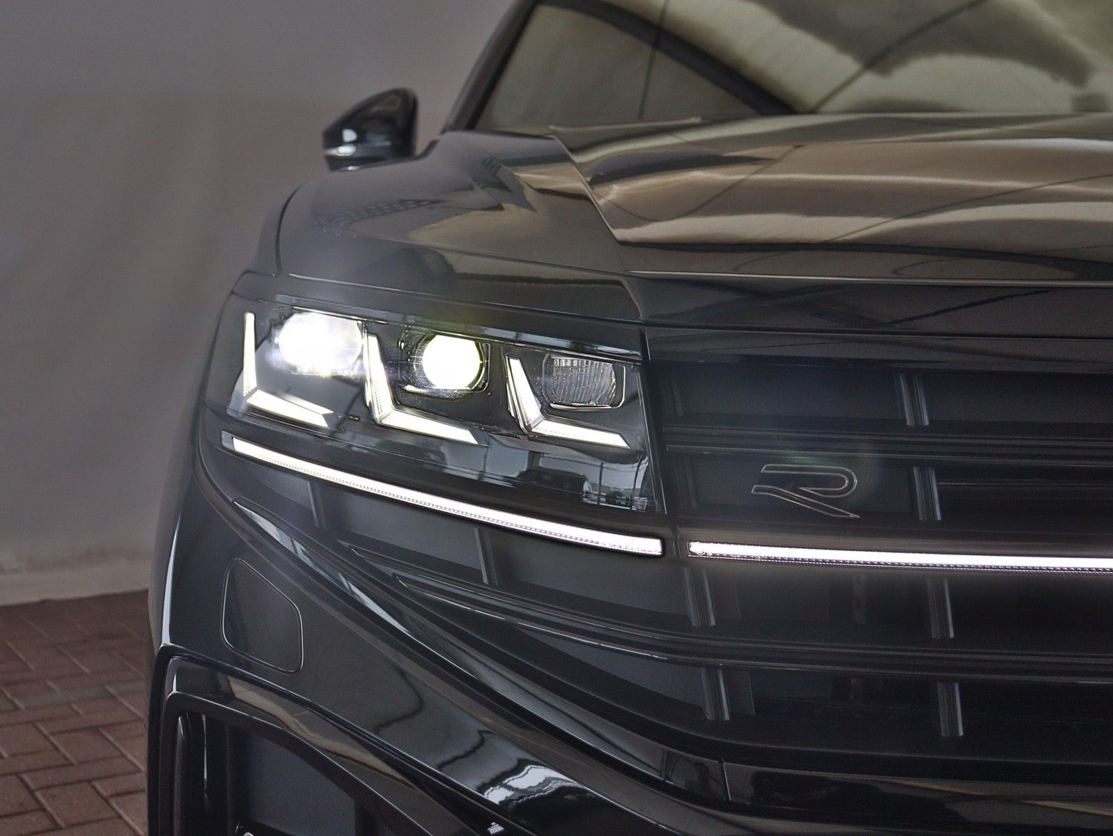 Volkswagen TOUAREG R-Line TDI+AHK+PANO+DYNA+BLACKSTYL+LUFT