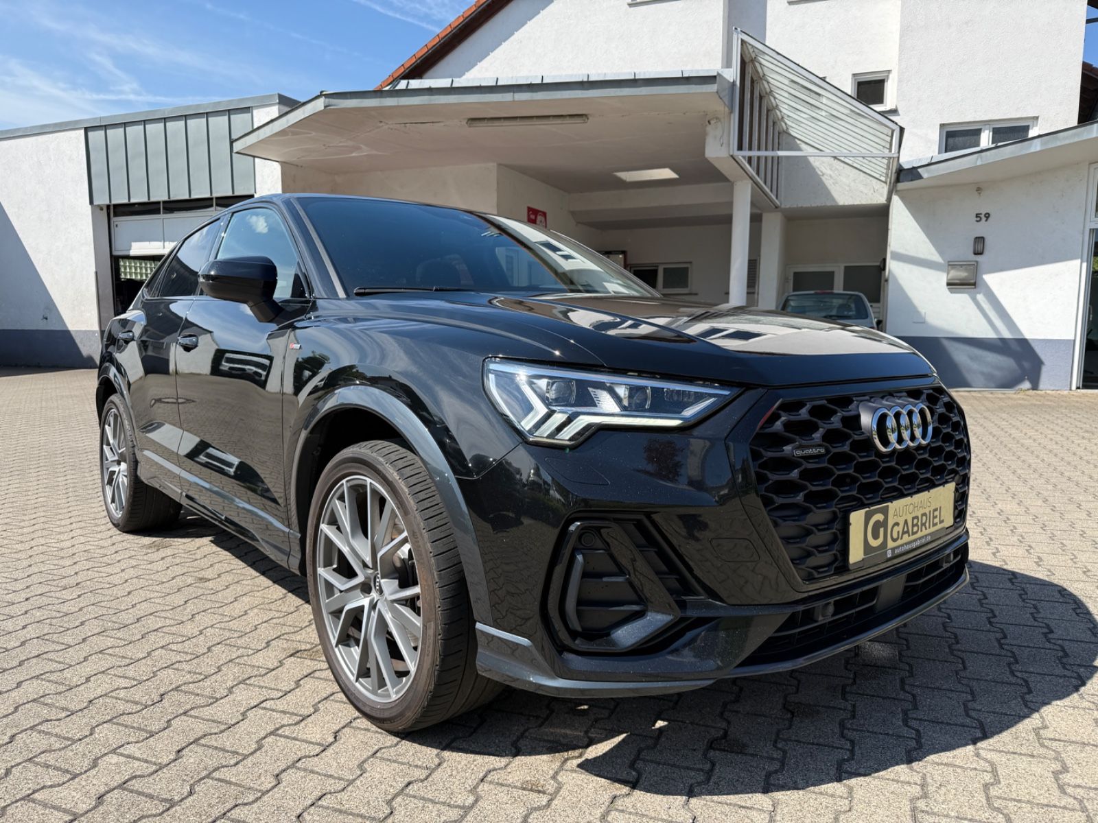 Audi Q3 Sportback 40 TDI quattro S line - Samsaru's Car Outlet