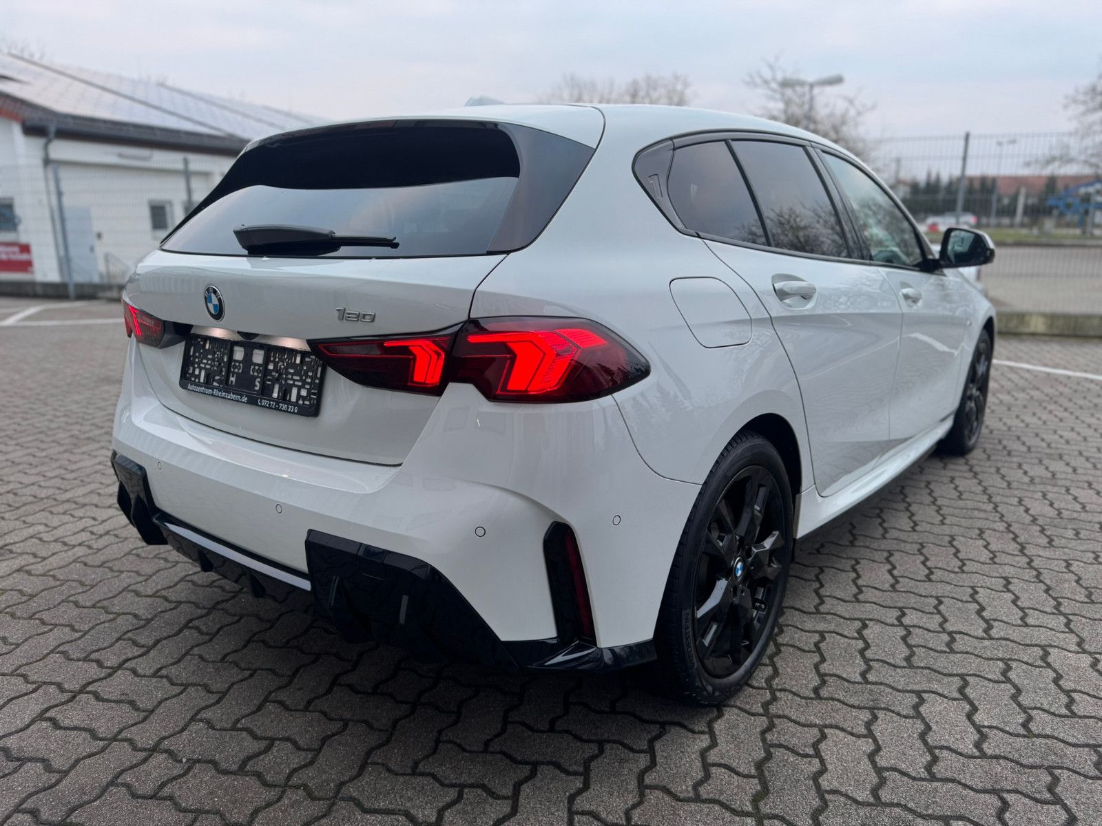 BMW 120i | M-PAKET | AUT | LED | HEAD-UP | DRIVING +