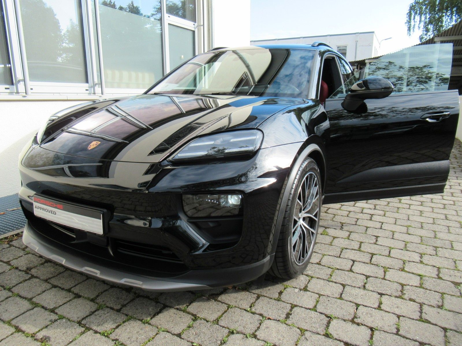 Porsche MACAN 4e - Samsaru's Car Outlet