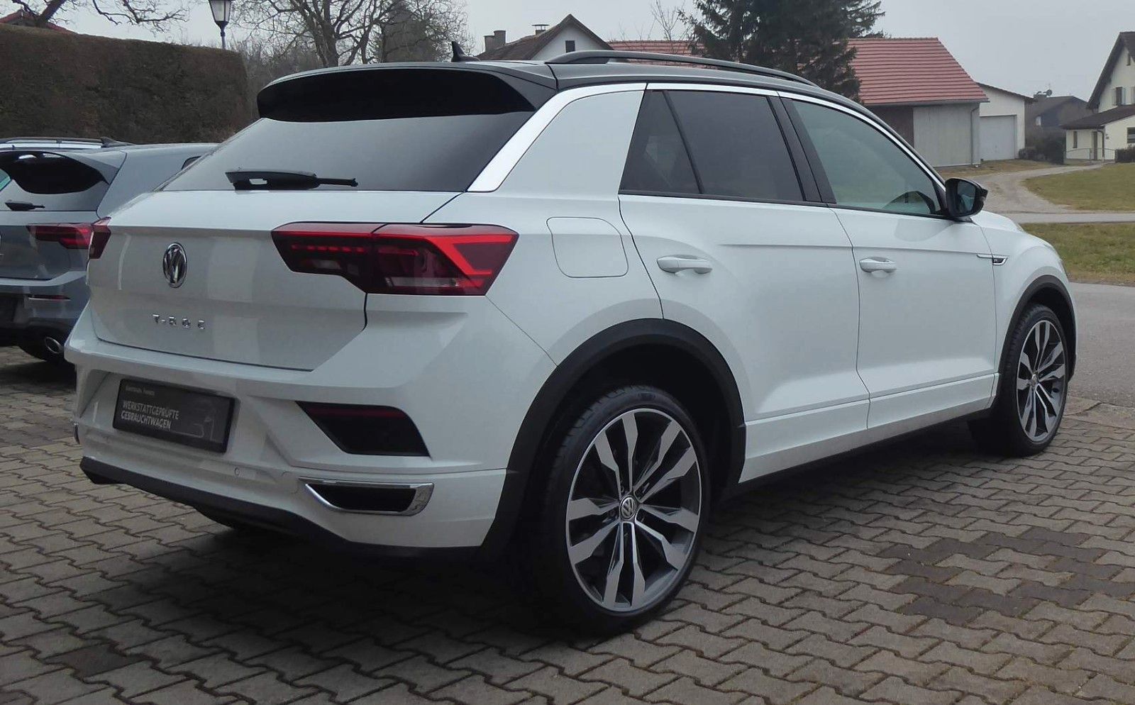 Volkswagen T-Roc Sport R-LINE - Samsaru's Car Outlet